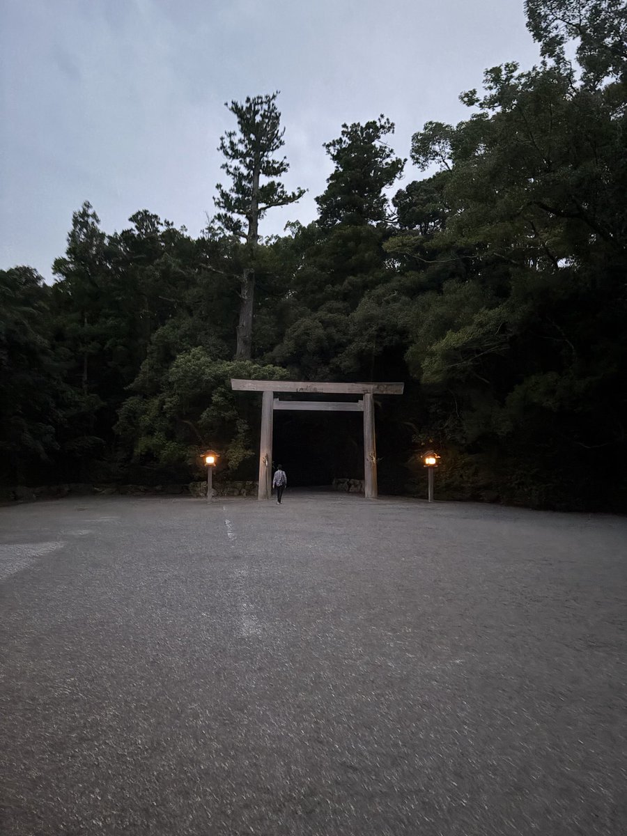 nobutan333's tweet photo. 伊勢と橿原参拝しました🫡
雨は大丈夫でした😊
明日は御寺泉涌寺です🫡 https://t.co/xZ6vz8BuH6