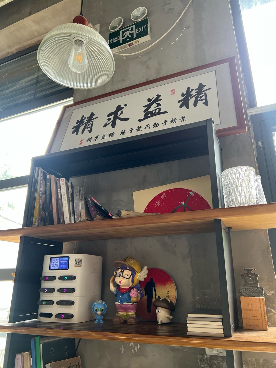 aaronhai384588's tweet photo. Just grabbed a warm veggie sandwich + iced latte from the corner shop — perfect quick pick-me-up for a busy midday shift ， https://t.co/rtnNOoDsv5