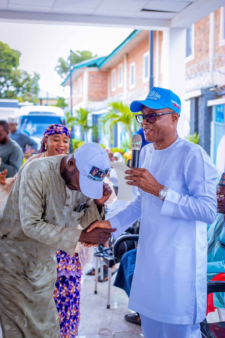 ArcDanmasani's tweet photo. HON. MAMMAN LAGOS EMPOWERS TINUBU/UBA SANI TOMATO SELLERS OF BAKIN DOGO

Hon. Sadiq Mamman Lagos Kaduna State Commissioner for Local Government Affairs has empowered members of the Tinubu/Uba Sani Tomatoes Sellers Association Bakin Dogo as part of his continued grassroots support https://t.co/ukuI2pCVyv