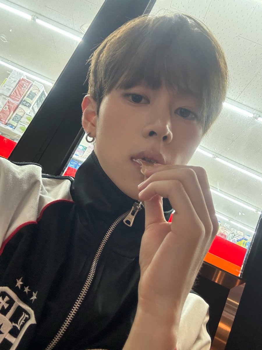 ADAP_offcl's tweet photo. 나랑 밤산책 갈?

#ADAP #에이댑
#재영 #JAEYOUNG
#ALL_DREAMS_ARE_POSSIBLE https://t.co/4Ml2bi8Qag
