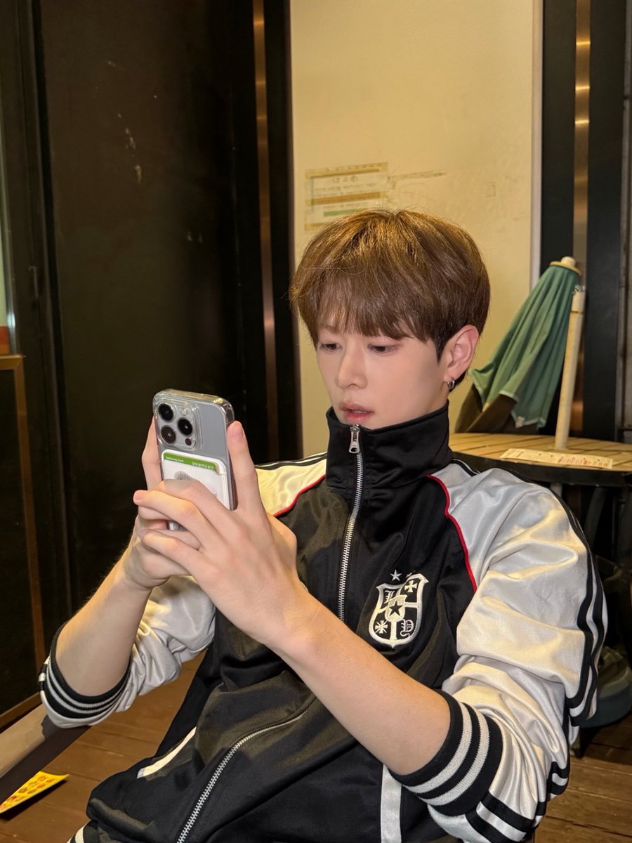ADAP_offcl's tweet photo. 나랑 밤산책 갈?

#ADAP #에이댑
#재영 #JAEYOUNG
#ALL_DREAMS_ARE_POSSIBLE https://t.co/4Ml2bi8Qag