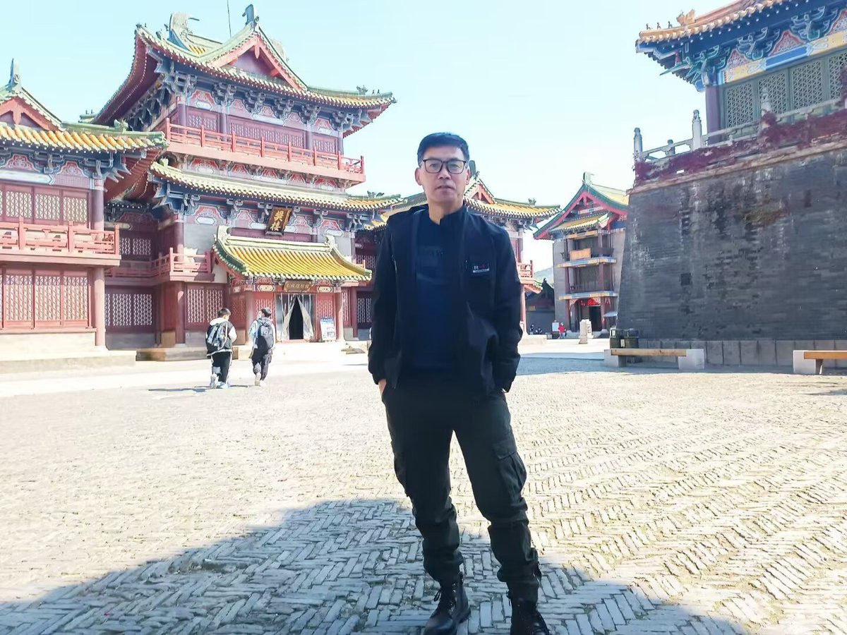 litian64651's tweet photo. 无锡大叔，小学老师，闷骚型大叔，大鸡吧很大 https://t.co/ODzPPZsrRX