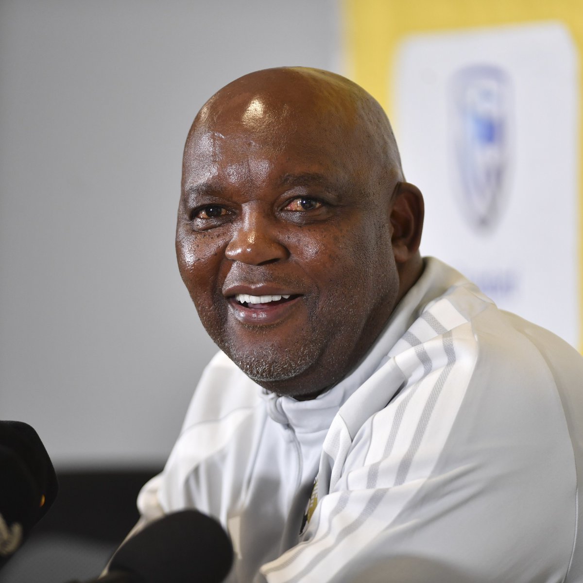 AfrFootball's tweet photo. Mosimane begins Bafana reign, Kenya face Eritrea
Read more on https://t.co/yRTg0CKfQf
#AFCON #preview #caf #AfricanFootball #BafanaBafana #kenya #Guinea @CAF_Online @BafanaBafana @Football_Kenya https://t.co/1D5r1KfxSQ