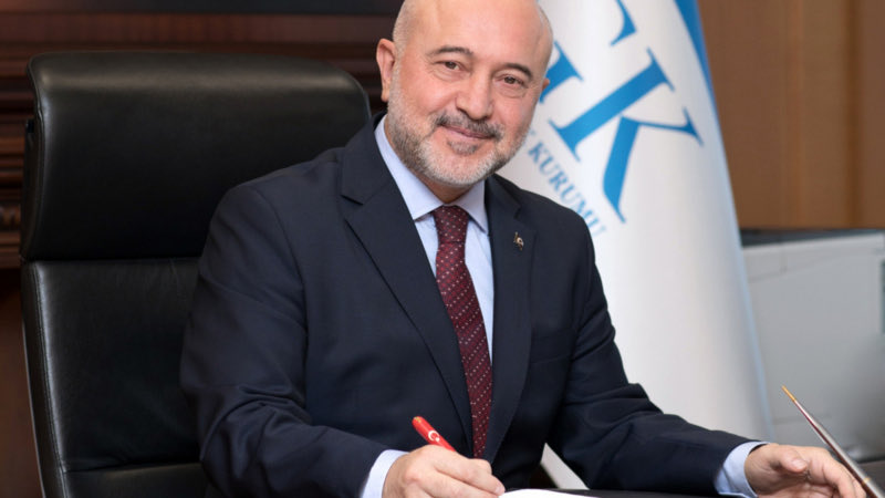 toplumsal197's tweet photo. Eski SGK Başkanı’ndan emekli maaşları için: “Emekliler uzun yaşıyor, aylıklar düşük kalıyor”

Geçtiğimiz ekim ayında TBMM Plan ve Bütçe Komisyonu’nda konuşan eski SGK Başkanı Raci Kaya, emekli aylıklarının düşüklüğünü emeklilerin daha uzun yaşamasına ve emeklilik süresinin uzamasına bağladı.

Türkiye’de emeklilikte ortalama ödeme süresinin 20 yıl, Almanya’da ise 40-45 yıl olduğunu belirten Kaya, EYT kapsamında emeklilik yaşının 48’e kadar düştüğünü söyledi.

Kaya, “Eskiden ‘mezarda emeklilik’ deniyordu, 50-55 yaşta ölüyorduk, şu anda 78 ortalamaya gelmişiz” ifadelerini kullandı.