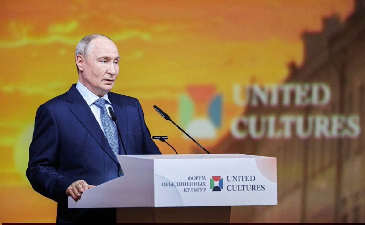 NasraBashiir's tweet photo. Minister of Information, Culture and Tourism, H.E. @AbdulfatahKM, attended a welcome reception hosted last night by Russian President Vladimir Putin for leaders participating in the 12th International United Cultures Forum, held in Russia's Saint Petersburg. https://t.co/iSyRfYiIro
