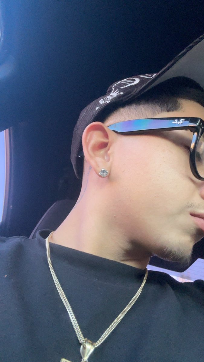 4skiiL's tweet photo. Can I Crack w the metas on? https://t.co/raK4KDnDvq