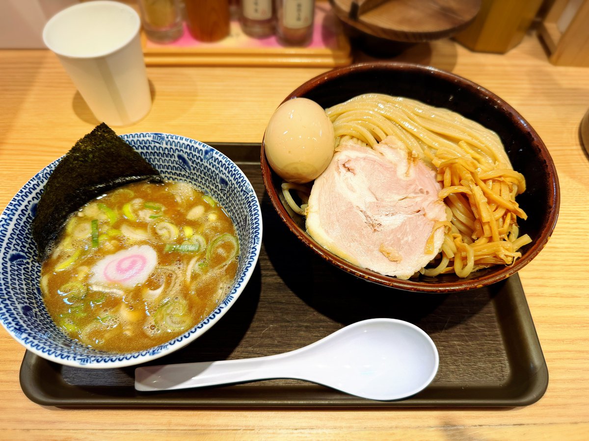 azoku1379's tweet photo. 今日は所用で赤羽へ。
お腹すいたので舎鈴。

味玉つけ麺並🍜118

シルバーウィーク中はぜんぜんラーメン食べてなかったので久しぶり。舎鈴も久しぶり。 https://t.co/f4SIuMlwU9