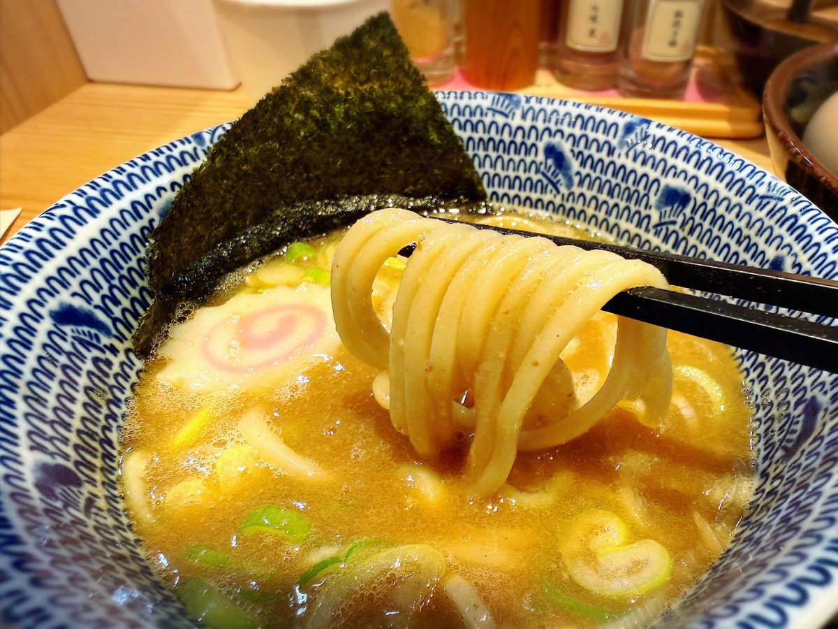 azoku1379's tweet photo. 今日は所用で赤羽へ。
お腹すいたので舎鈴。

味玉つけ麺並🍜118

シルバーウィーク中はぜんぜんラーメン食べてなかったので久しぶり。舎鈴も久しぶり。 https://t.co/f4SIuMlwU9