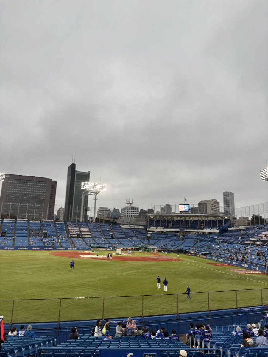 dra_lll's tweet photo. 石川雅規選手の引退試合のチケ取れた😭
昨日11時から販売なのに夜勤明けで寝落ちして買えなくて絶望してたけど粘り勝ちした！
ビジター側の外野席だから中日ファンの方の邪魔にならないように大人しく観ます。
中日戦見るの初めてだから楽しみ。 https://t.co/MYHybjexlZ