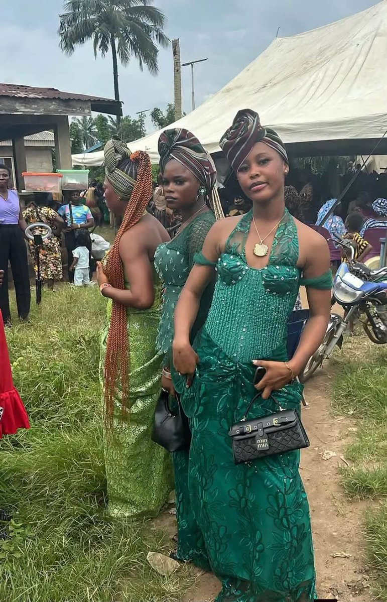 iamzioraa's tweet photo. My cousin sister  is 14 today, today is her birthday 
Help me wish her well. https://t.co/HHVvgCtcpZ
