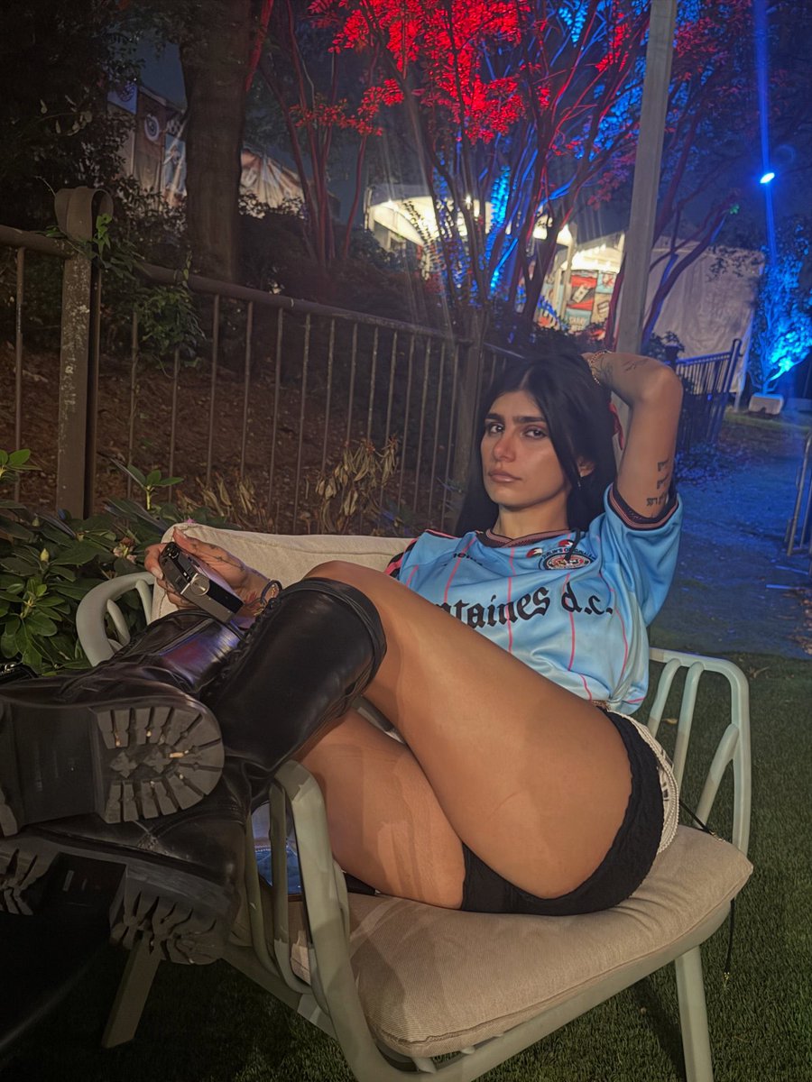 FemboyLujain's tweet photo. ادري تتمناها اختك لايك ورتويت وانطم🙄👍 https://t.co/ZqlggQvoCW
