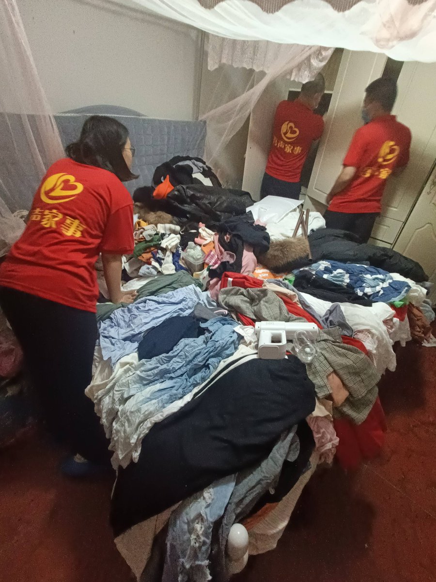 taireid904899's tweet photo. Tired of cluttering small spaces Sorting out old books, clothes and gadgets today – give unused items a second life by donating to neighbors or local charity! https://t.co/jRLmZxK5Lg