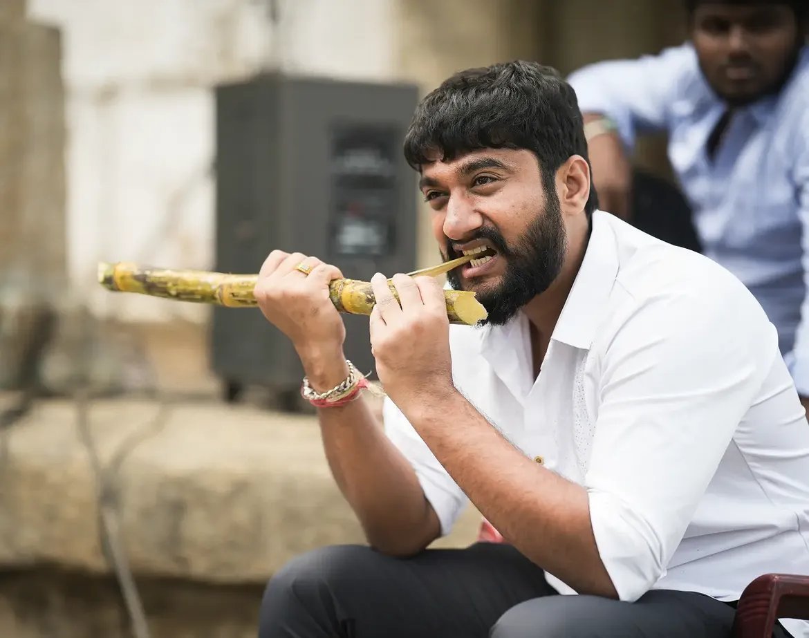 gillicrazy's tweet photo. ಗಿಲ್ಲಿ ನಟ exclusive photo from shooting 💥
#GilliNata #Gilli #KFI #Viral https://t.co/5DBIlQmZ7a