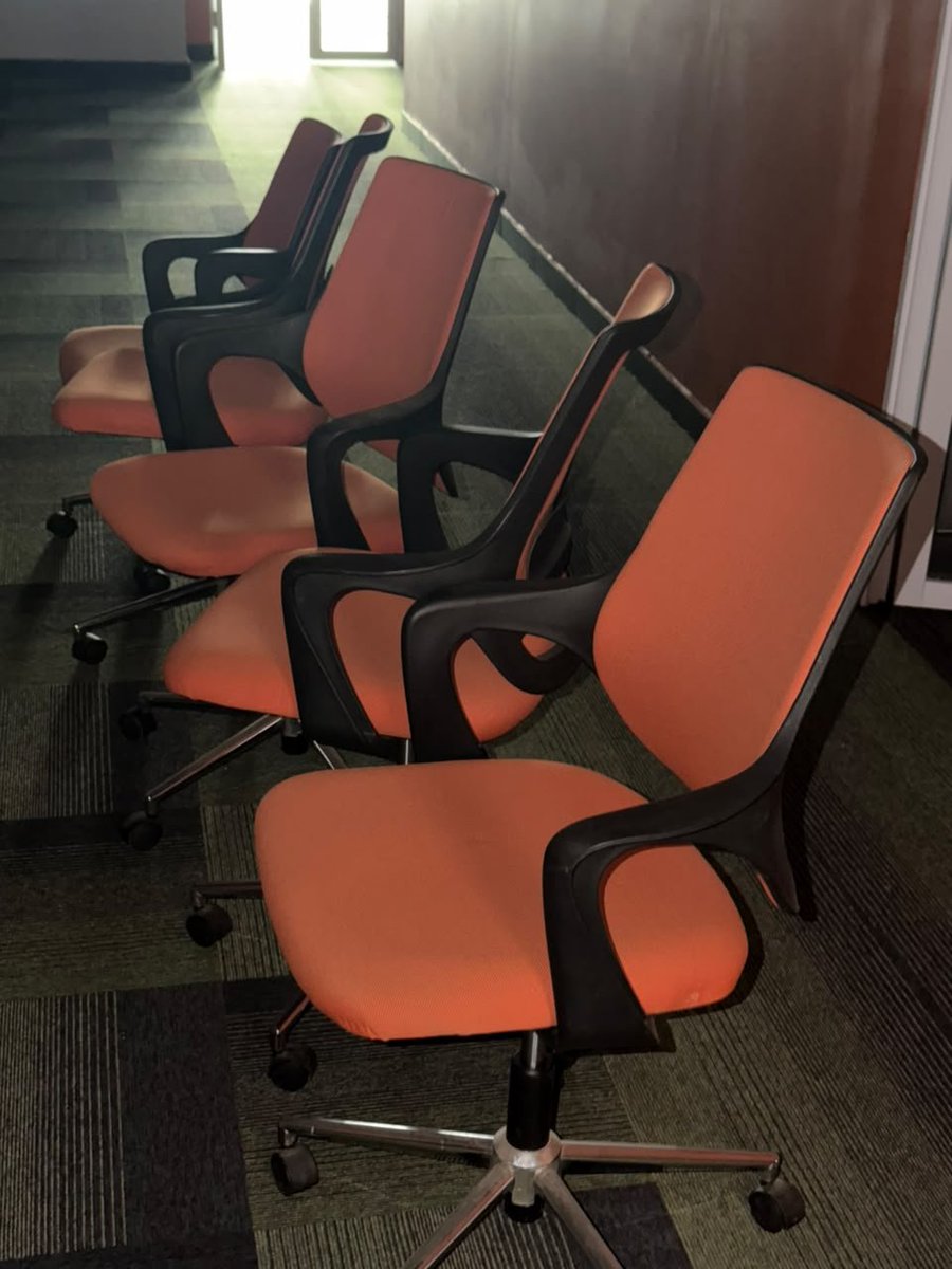 anj_116_'s tweet photo. An office is closing up and they have put up everything for sale. Here are the the things up for sale. 

Condition: Mint

1. Ergonomic Office Chairs. 
Quantity: 13 

Price: KES 11,000 each. https://t.co/jbjhdf2qUg