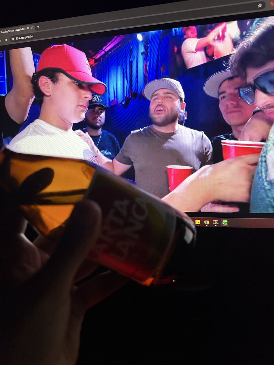 JohnNavnzao's tweet photo. Lo admito me puse pedo viendo un stream chat https://t.co/lXSJniA6zp