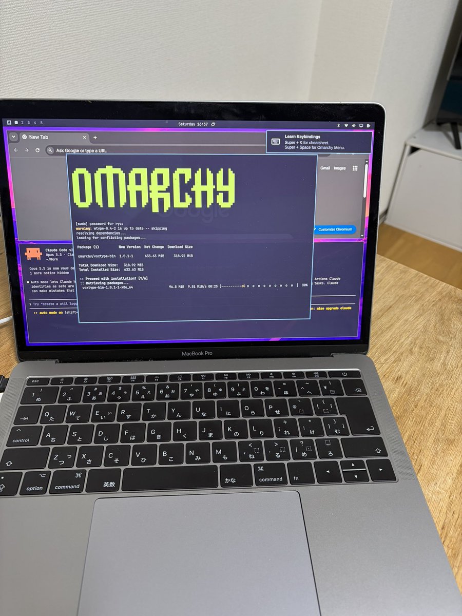 ryokdy's tweet photo. 処分しようと思ってた2017年Macbook ProのバッテリーをYouTube見ながらなんとが交換。小さいの見えなくて登山用のヘッドライトを装着。自分で交換はおすすめしません😩
Omarchyメインにするには勇気いるのでこれで使ってみる。 https://t.co/CBNk8hYSx4