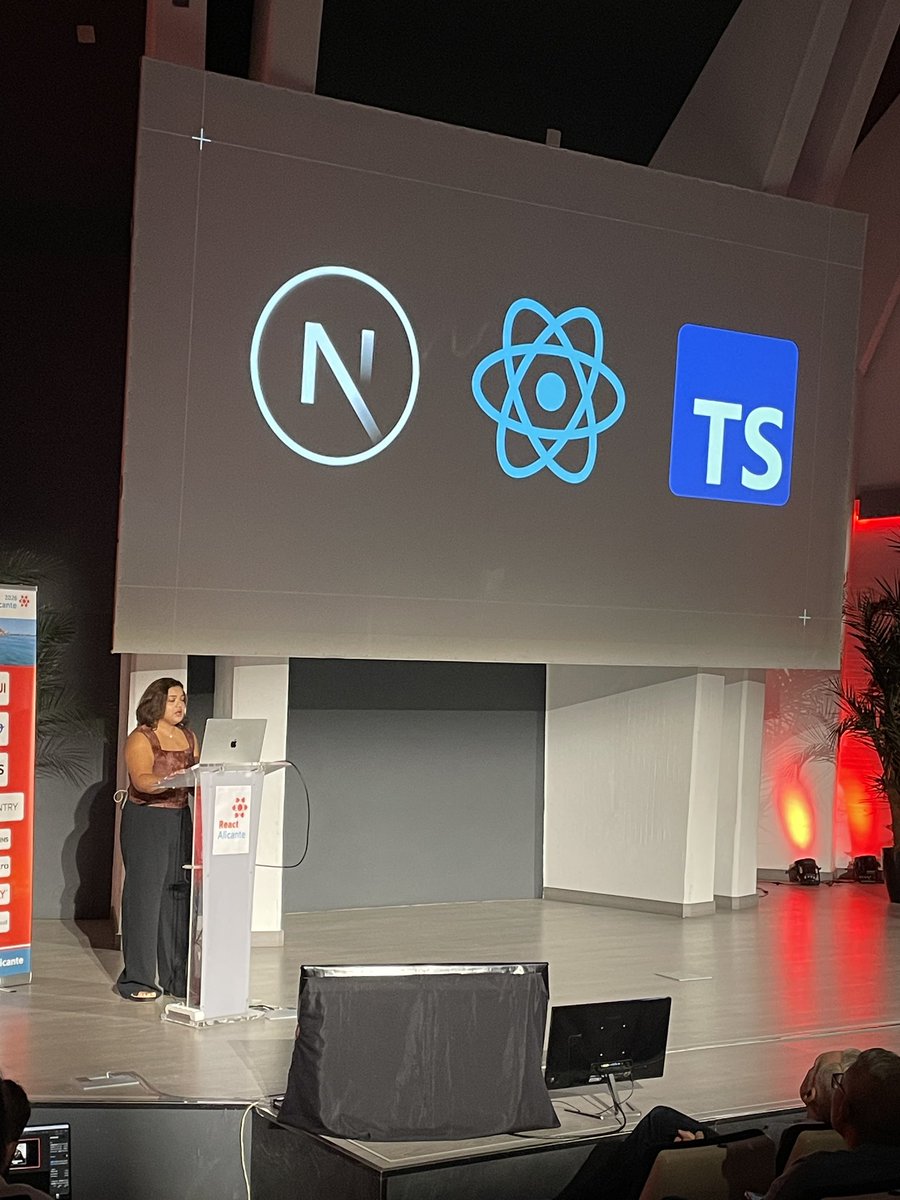 tonyedwardspz's tweet photo. 3 of my favourite things at the centre of a “performance at scale” type talk.

Perfect.

Day two keeps going strong with @kulkarniankita9 💪 https://t.co/aAxB4aQhgs