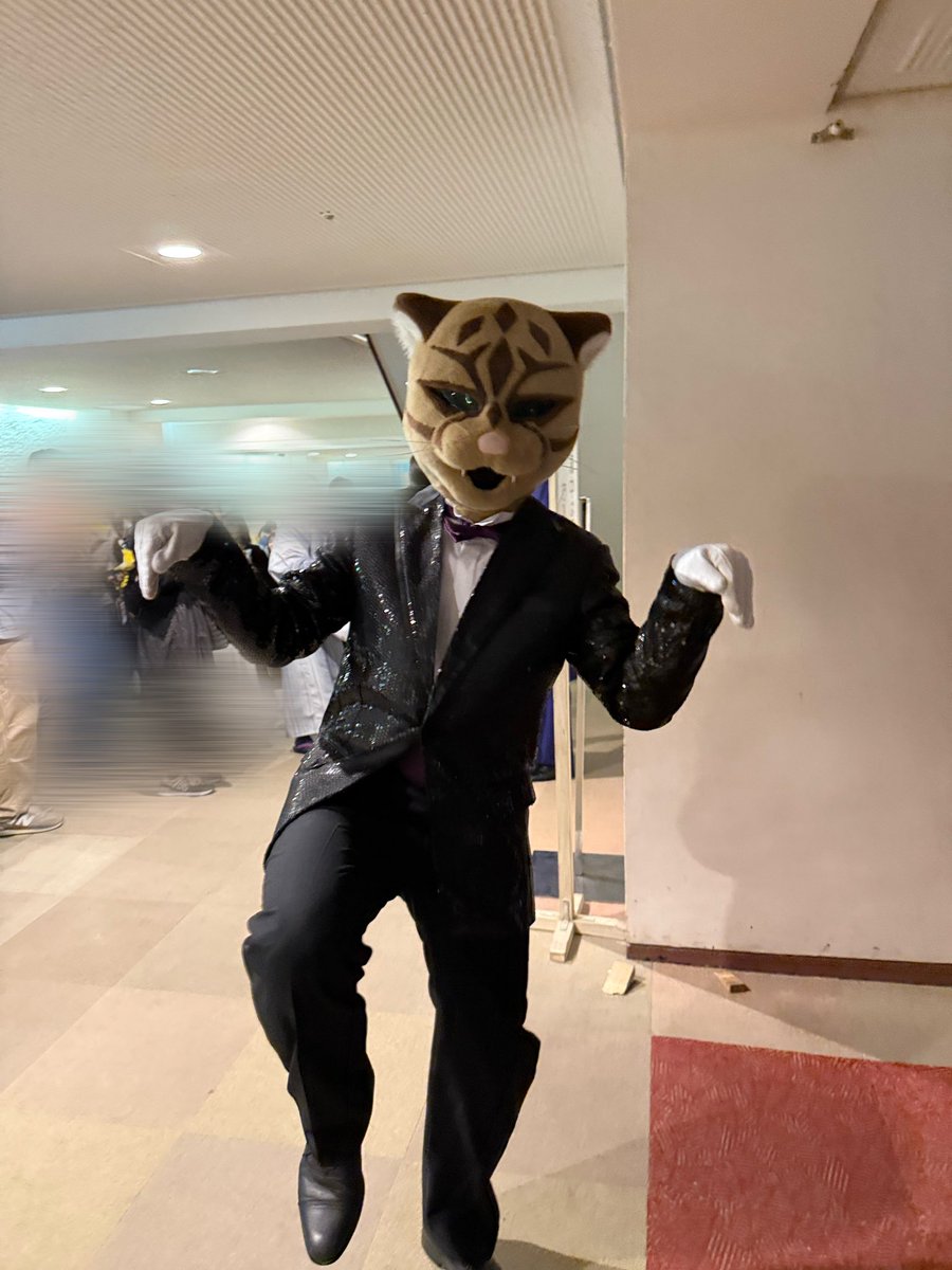 XURUURUX's tweet photo. #ズーラシアンブラス 帰り際ポーズしてくれた雲豹さん https://t.co/CSbph6sGOZ