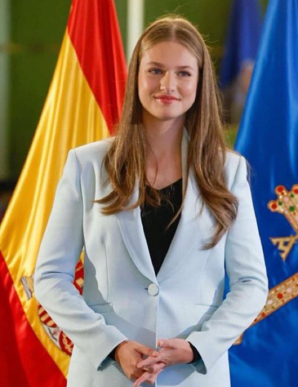 princessLe7s's tweet photo. Some moments are simply meant to be remembered. 🇪🇸✨
I’m grateful for every experience, every lesson, and every person who has been part of the journey. ❤️
Which photo feels the most like me? https://t.co/DqUUlwovlN