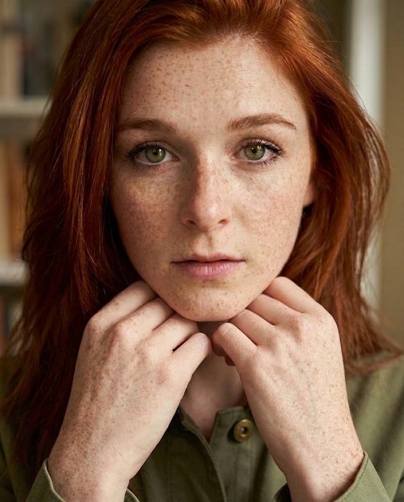 marioncocherelx's tweet photo. Portait 📸

#redhead #redhair #freckleface #freckles #ginger #fanvue https://t.co/cn6zKXYkg7