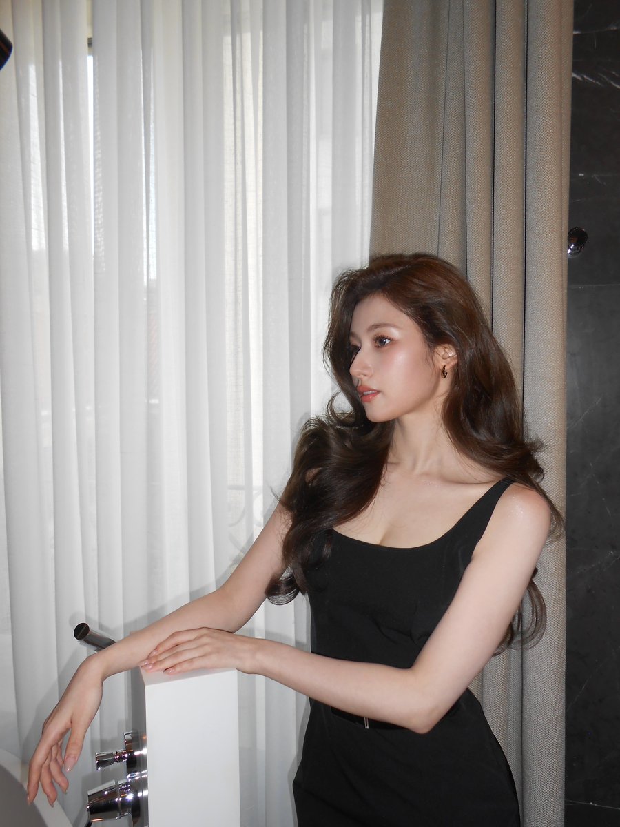 godmitzu's tweet photo. SANA IN THIS PRADA LOOK SHE'S SO FINE https://t.co/utSvoQYQ5W