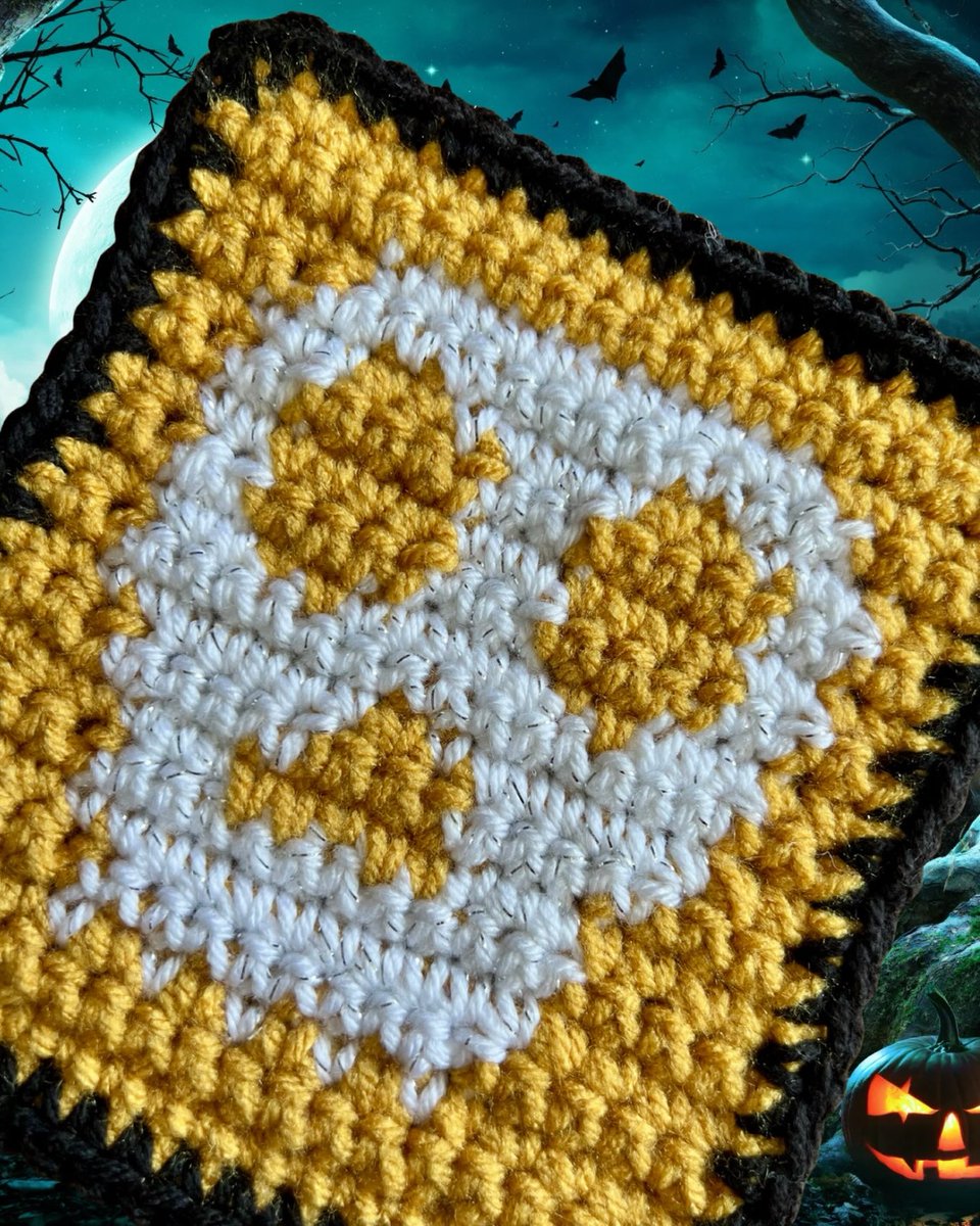 KimberHarafdg's tweet photo. Sparkly Skull! The white yarn has a silver metallic thread running through it, adding extra charm to this skull mug rug. Check out Knot Perfect Designs Co. and The Yummy Soap Co. for more sparkly creations, and Celebrating Inspiring Creatives for https://t.co/BA2jauRgXz