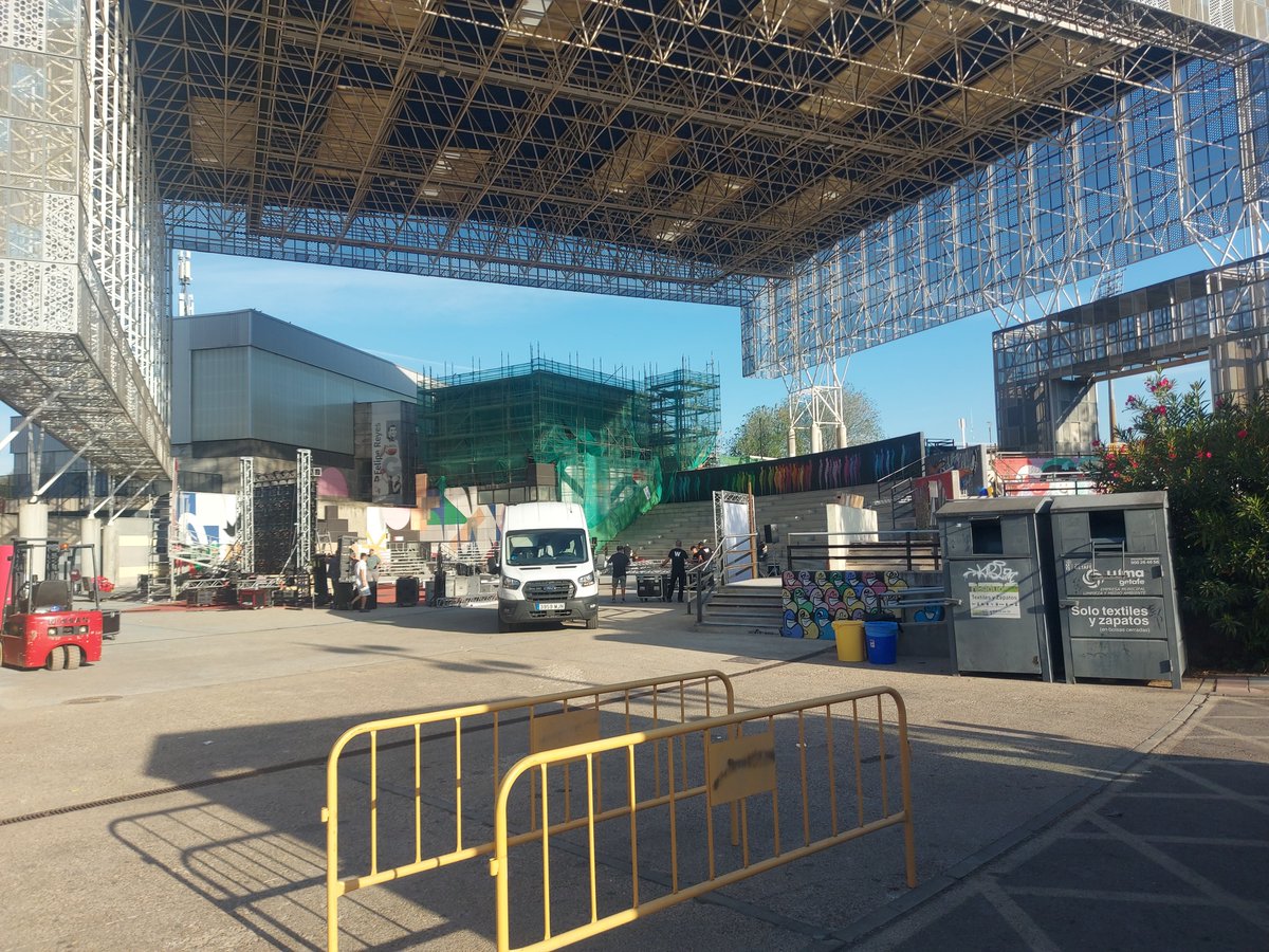 KevinVilla67736's tweet photo. @eldiarioes Preparando que mañana lega a getafe la familia canina del psoe.seria bueno el autobús de hazte oir https://t.co/oGdV3GTo3a
