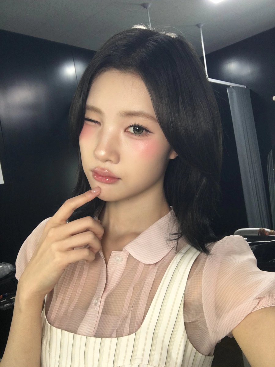 juunkimchi's tweet photo. pinkyy juun <33 🩷 https://t.co/qz9CHD2mVq