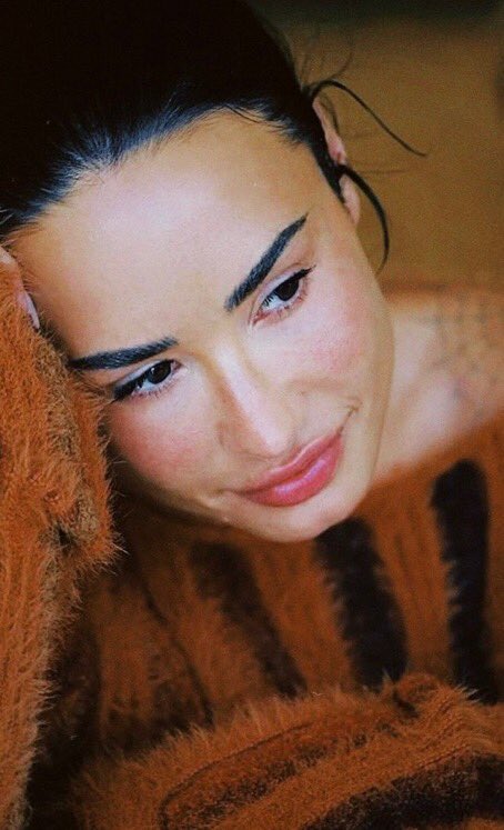 loveslikexstar's tweet photo. she looks beautiful https://t.co/TWfHKMPYLE