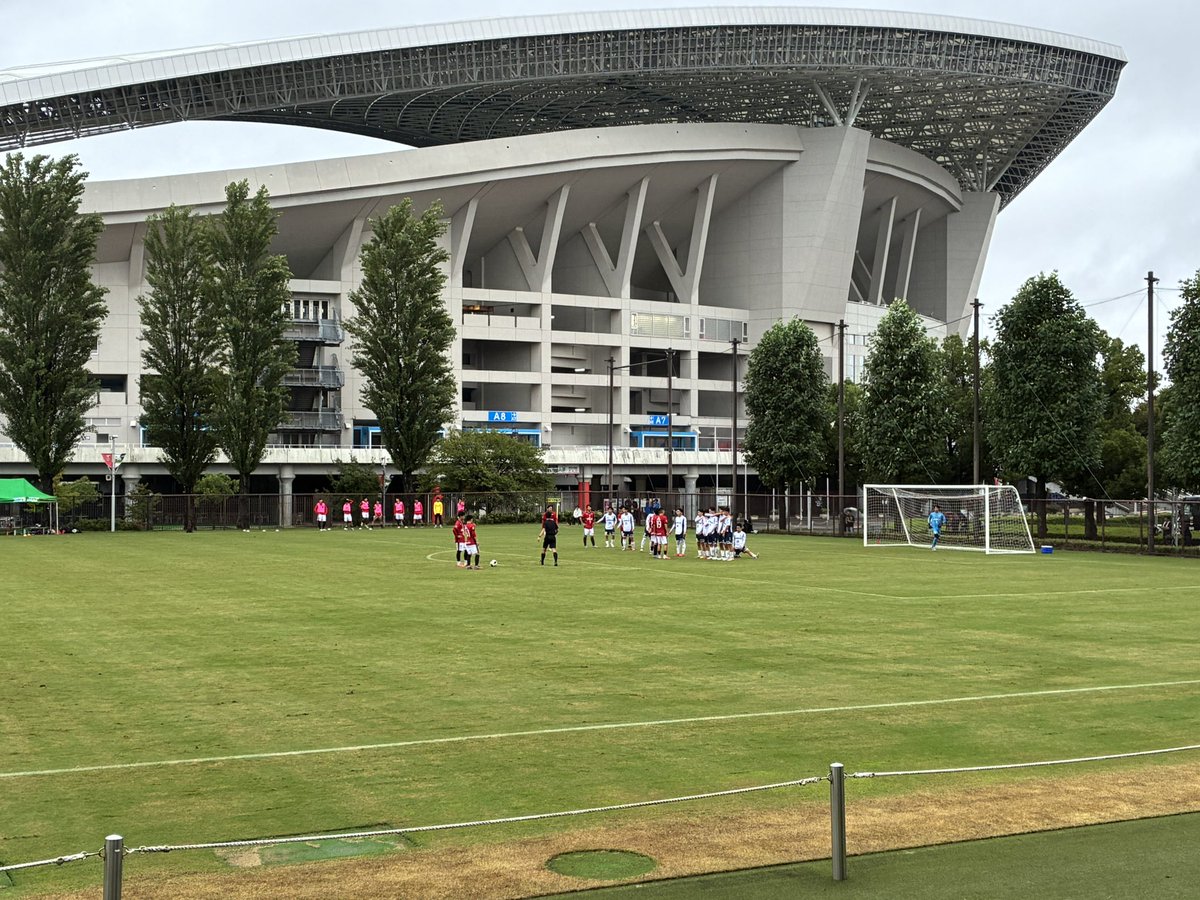 kingamaral1999's tweet photo. 試合終了、浦和ユース1🆚3千葉U18。
千葉は前半終了間際にサイドを完璧に崩して先制ゴール。後半も浦和GKのミスとセット��レーを確実に決めて追加点。
Jユースチームの対戦だけに個々の技術はもちろん、チームとしての戦い方も整理されていて見応えのある試合でした。
#高円宮杯 #浦和ユース #千葉U18 https://t.co/0Gs2Q987ip