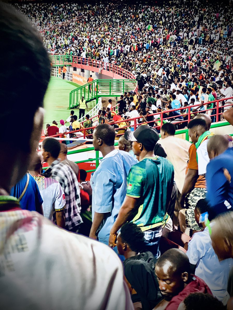Zarachronik03's tweet photo. Quelques images du stade 26 mars 🇲🇱🇲🇱😏 https://t.co/u5wgqGfP34