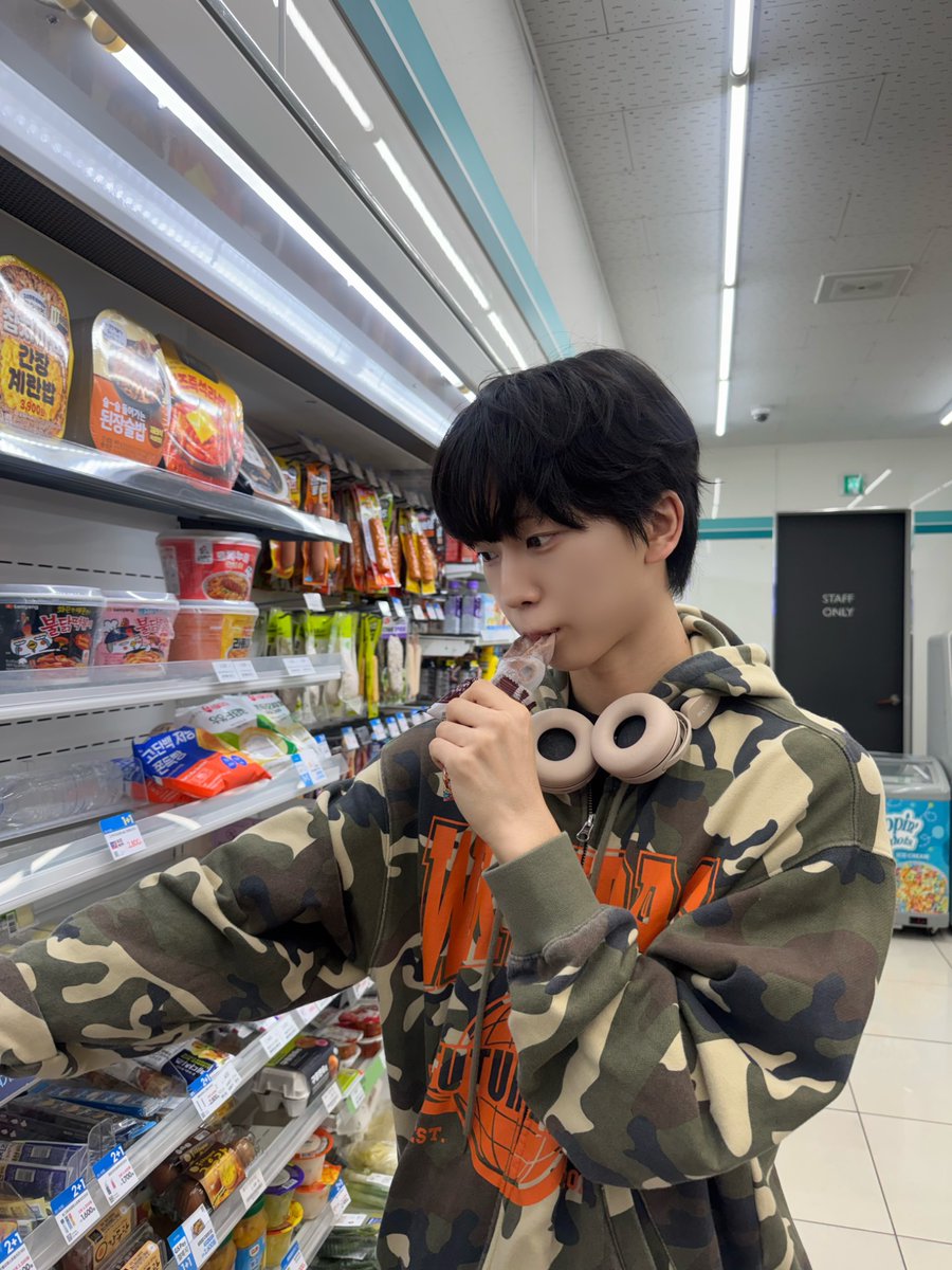 ADAP_offcl's tweet photo. 🍬😋

#ADAP #에이댑
#도원 #DOWON
#ALL_DREAMS_ARE_POSSIBLE https://t.co/SOFqFS4wOi