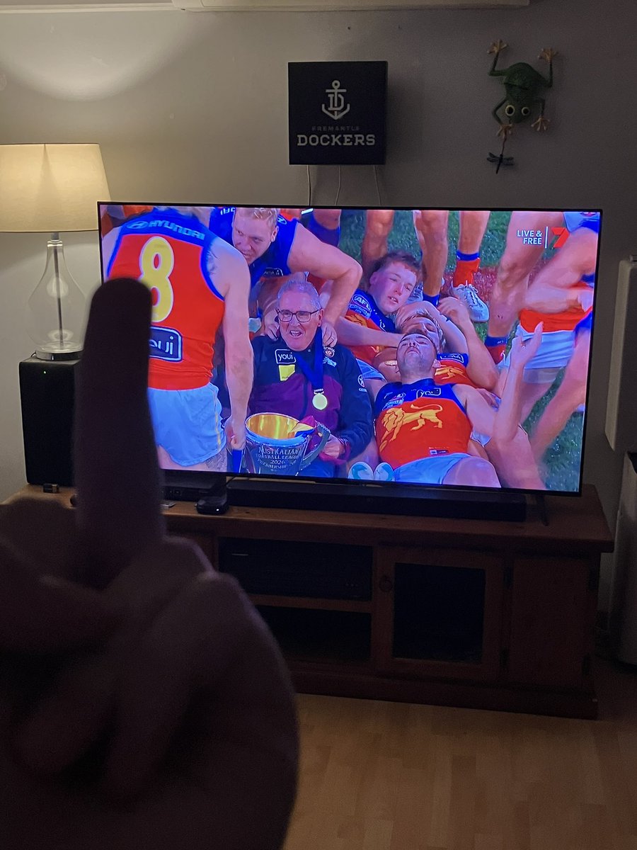 DoctorSteaky's tweet photo. Biggest fucking cheaters ever completely rigged crap and rigged referees they were corruptly payed off. Absolute FRAUD of a GF FUCK YOU AND FUCK BRISBANE! #AFL https://t.co/ziUZyjeOsw