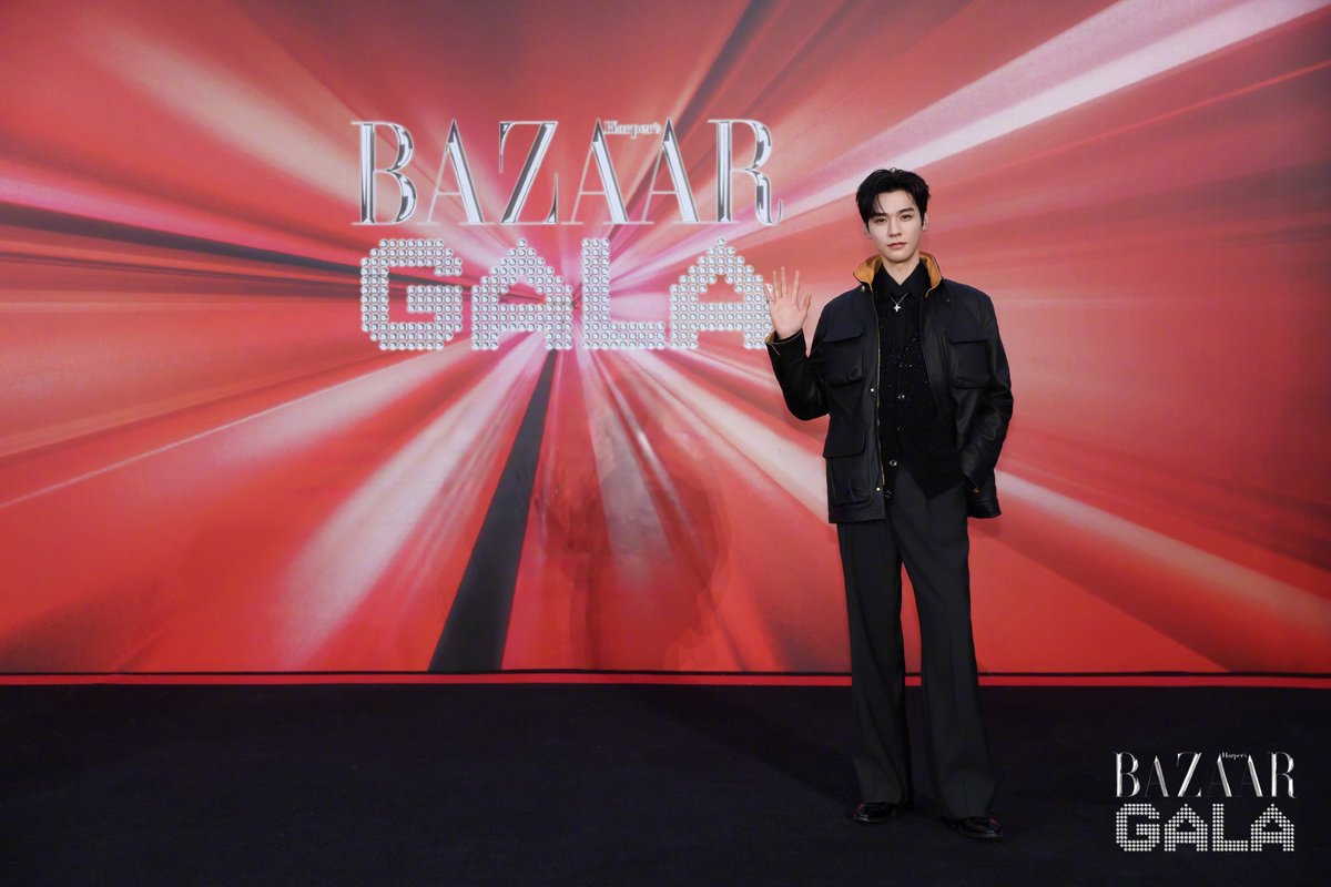GongJunGlobal's tweet photo. 【260926 BAZAAR GALA】
There are no fixed rules in the amusement park. Gong Jun retain an everlasting sense of playfulness. All that matters is to have fun and shine in your own way. #BAZAARGALA
#GongJun #龚俊Simon #龚俊 #cungtuấn
#SimonGong #공준 #กงจวิ้น #ゴンジュン https://t.co/XewtqT5uFn