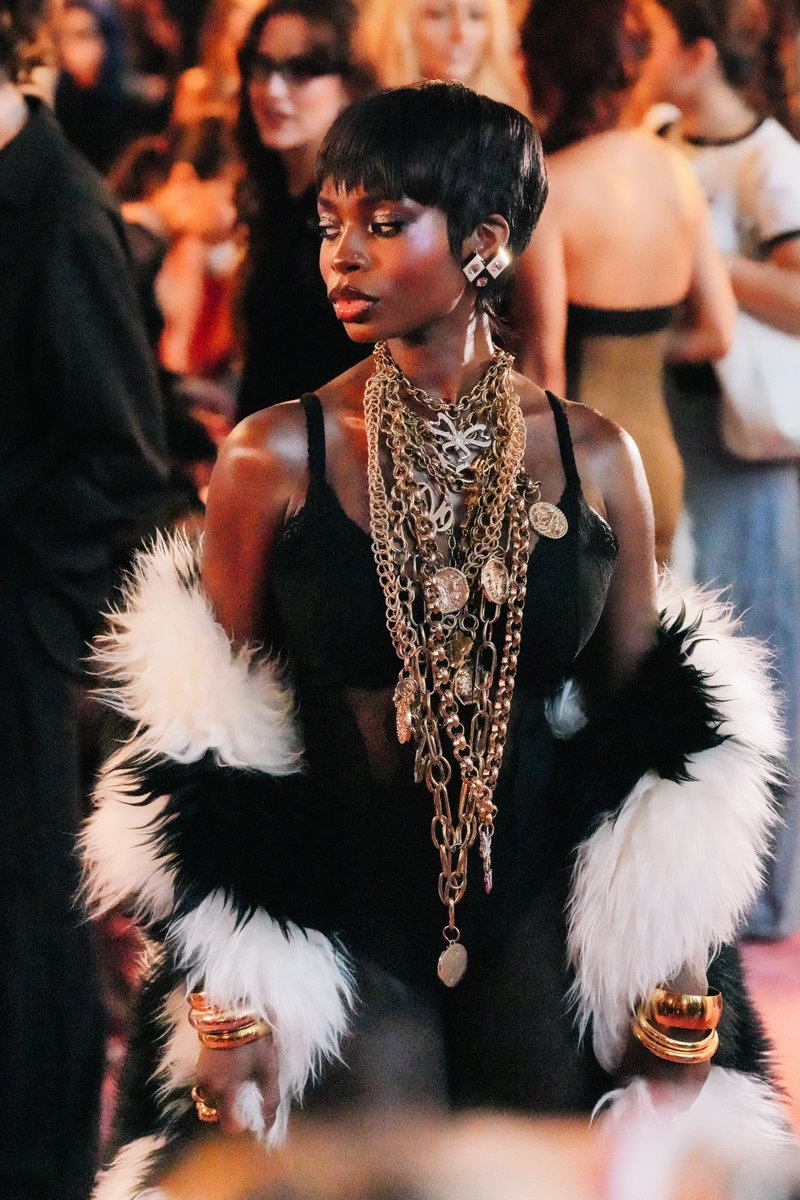 lavoirmagazine's tweet photo. Olandria Carthen captured at the Blumarine Spring/Summer 2027 show. https://t.co/Nqci1cb1de