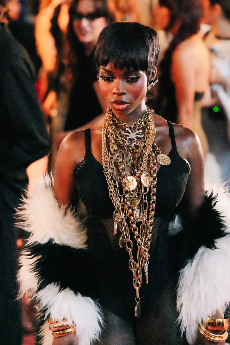 lavoirmagazine's tweet photo. Olandria Carthen captured at the Blumarine Spring/Summer 2027 show. https://t.co/Nqci1cb1de