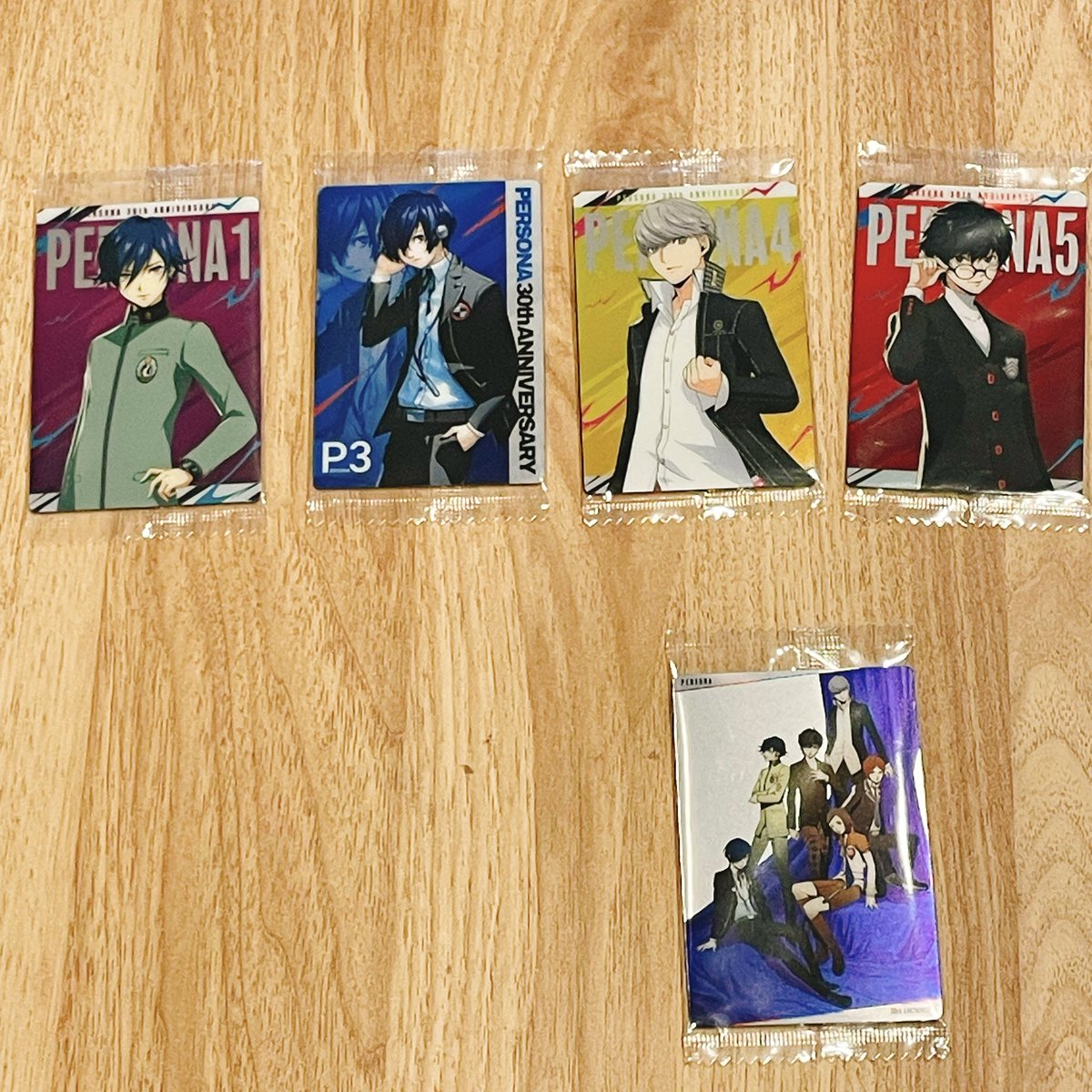 maco_x_moco's tweet photo. ペルソナウエハース、3枚買い足してみたけど見事に罪罰を外してくる。
まぁ、集合出たしこれ以上ランダムは深追いはしない…かな。 https://t.co/xSrCYTXsA6
