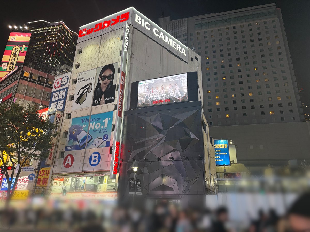 SHOW_WAofficial's tweet photo. SHOW-WAよりお知らせ💁♂️
\日本武道館 公演記念/
SHOW-WA コラボカフェ&POPUP広告放映中!
SHIBUYA109前交差点 シブクロビジョンにて
10/5(月)まで放映✨
🧁コラボカフェ&POPUPの詳細はこちら
https://t.co/Q7sb3mydJw
#SHOW_WA
#ORBcafe https://t.co/jGrefauD4t