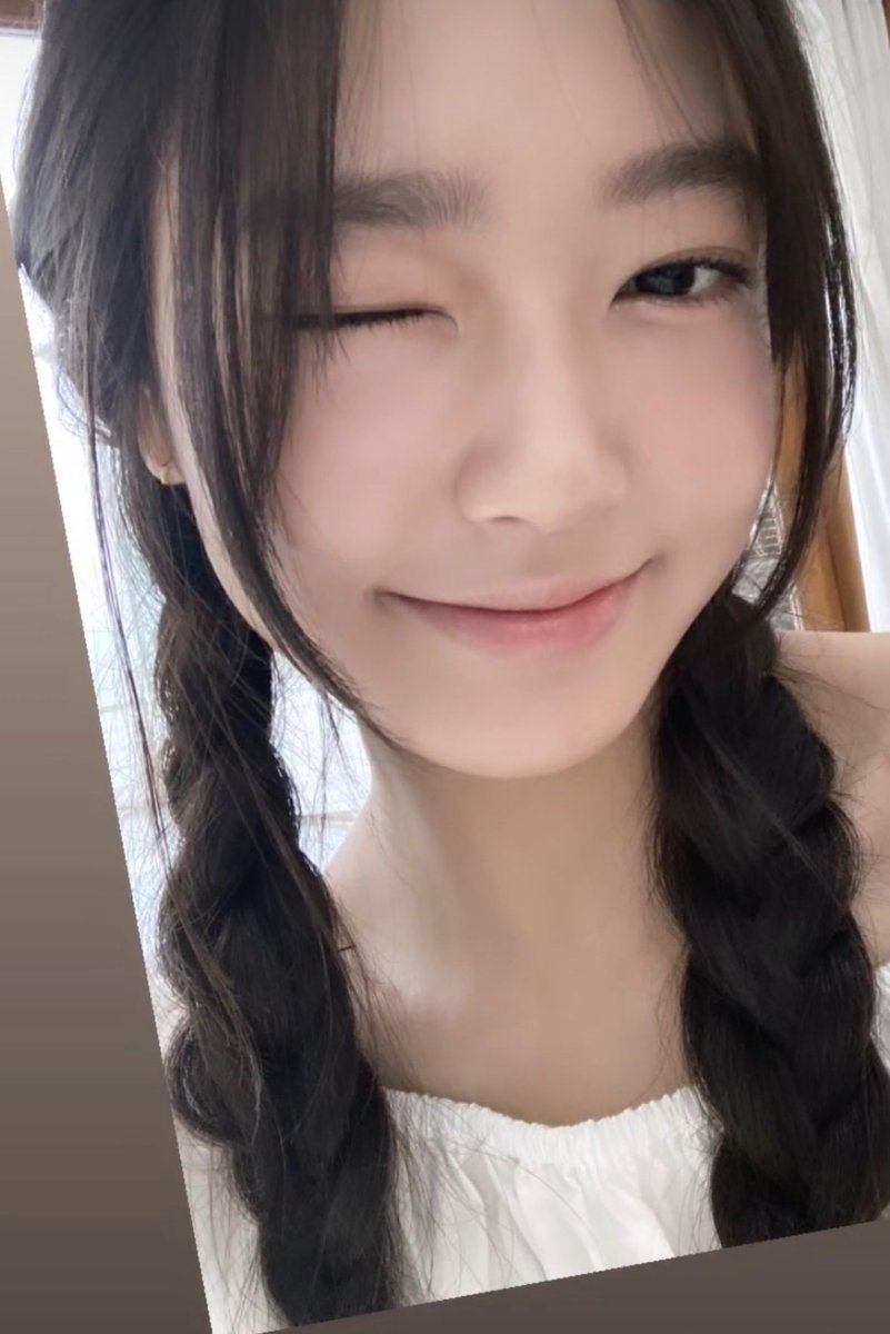 tteorii_00's tweet photo. 갑자기 세아 ㄹㅈㄷ 과사가 생각남…
ABD 티저 뜨고 가뭄 시기에 제보가 왔던 완전 이쁜이 셀카// https://t.co/ohd84173JQ