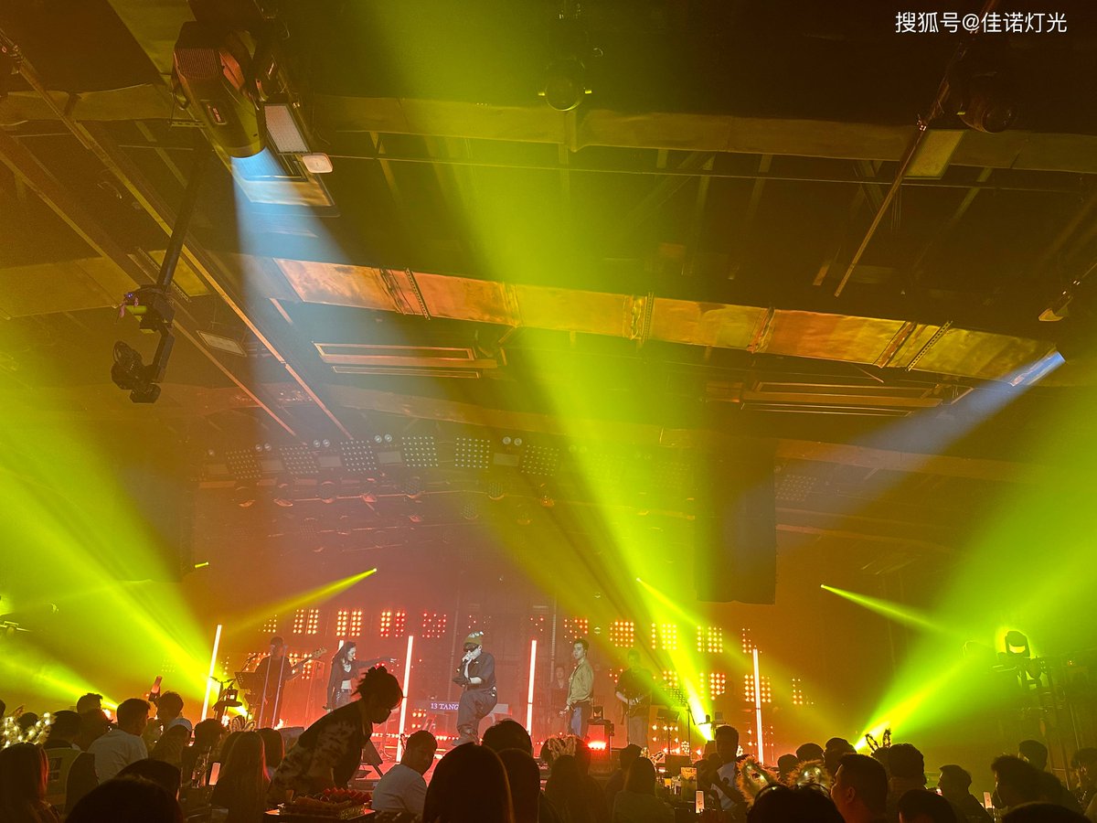 VaughnLabomare's tweet photo. Noche de música en vivo! Hoy disfrutamos de la presentación de la banda indie más cool de la ciudad — la energía del escenario es absolutamente increíble, no te pierdas sus próximas fechas! https://t.co/fJUXHtfrQy