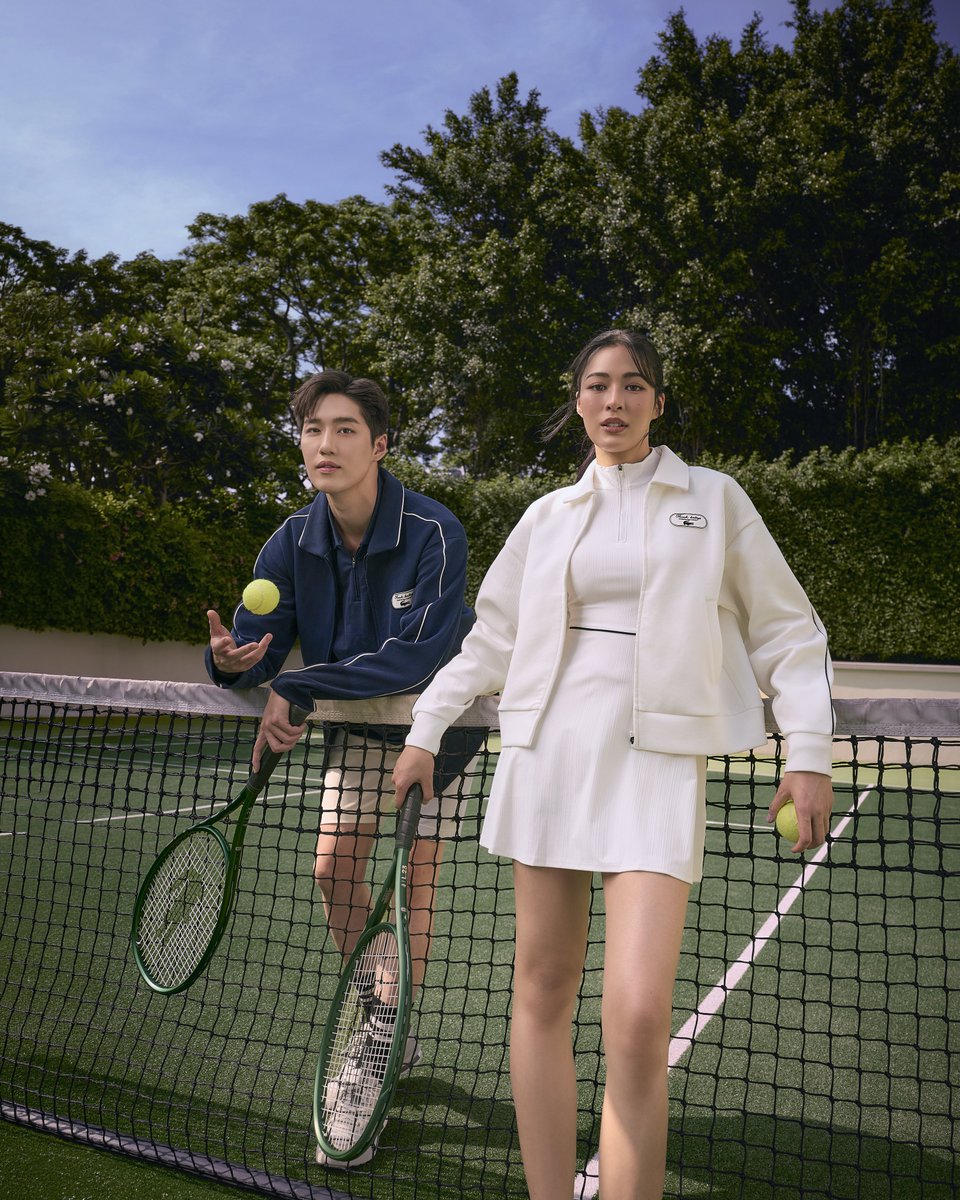 fabmagazineth's tweet photo. #หลิงหลิงคอง และ #ต่อธนภพ ร่วมถ่ายทอดเสน่ห์แห่ง sport & lifestyle ของ @lacoste ผ่านคอลเลกชัน fall winter 2026 ที่นำดีเอ็นเอของแบรนด์มาตีความผ่านสองสไตล์ ได้แก่ tennis heritage และ lifestyle ถ่ายทอดเสน่ห์ของเครื่องแต่งกายที่ไม่ได้จำกัดอยู่เพียงในสนามกีฬา แต่สามารถนำมาปรับเข้ากับสไตล์ในชีวิตประจำวันได้อย่างลงตัว #lacoste #lacosteth #thanapob_lee #linglingsirilak #linglingkwong #fabmagazineth #fabmagth #fabmagazinethailand #fabmagazine