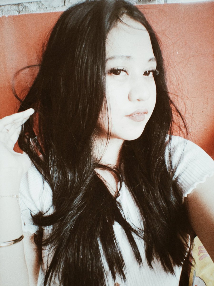 mrnlprtty's tweet photo. girls will wake up one day and change everything about themselves https://t.co/m3yczB9e7d