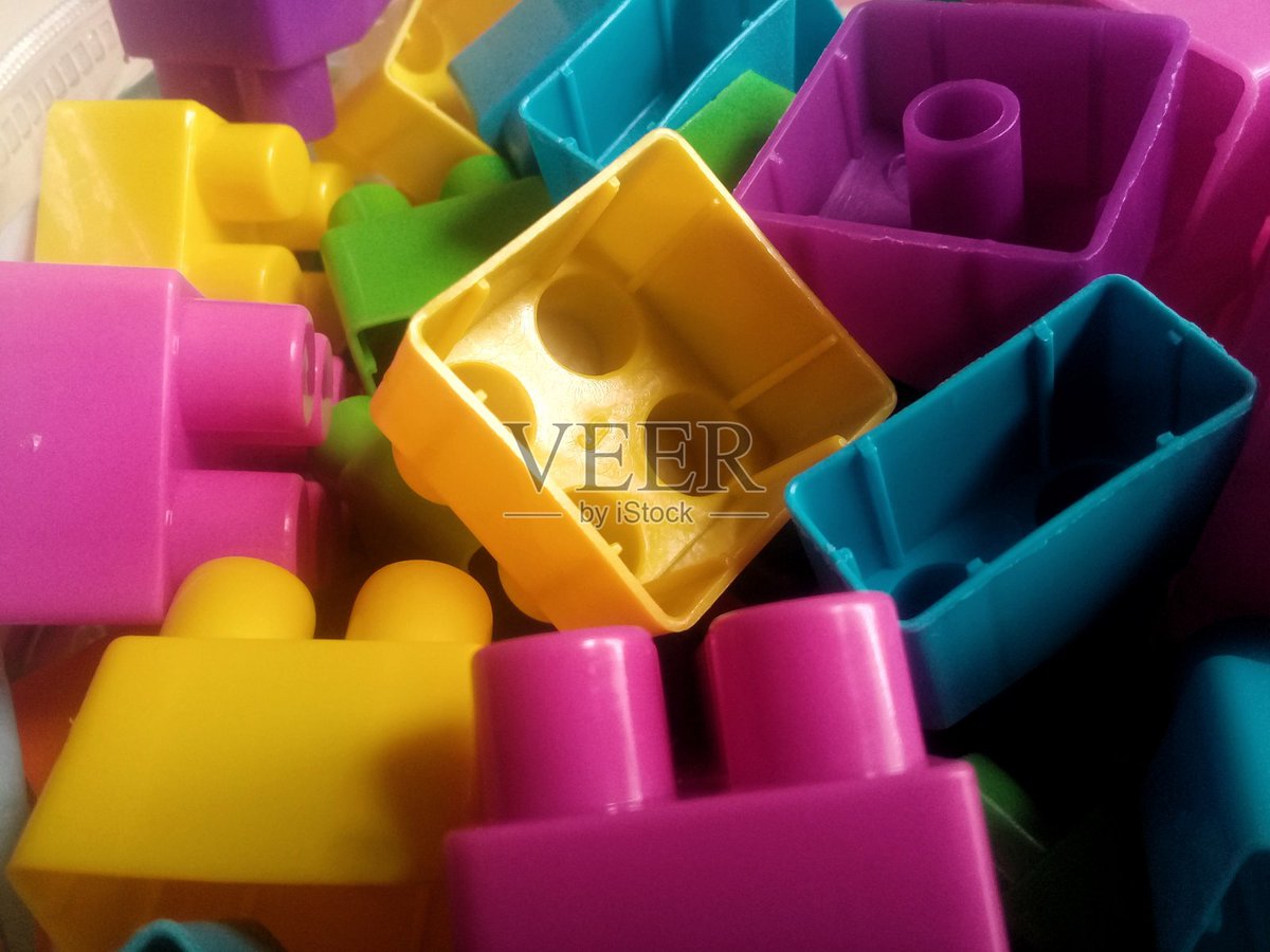 CyrstalLemti's tweet photo. Our little one just learned to stack 5 blocks all by themselves—cheers to messy floors and sweet toddler wins!  #FamilyFunTime， https://t.co/3JaNpHV9JH