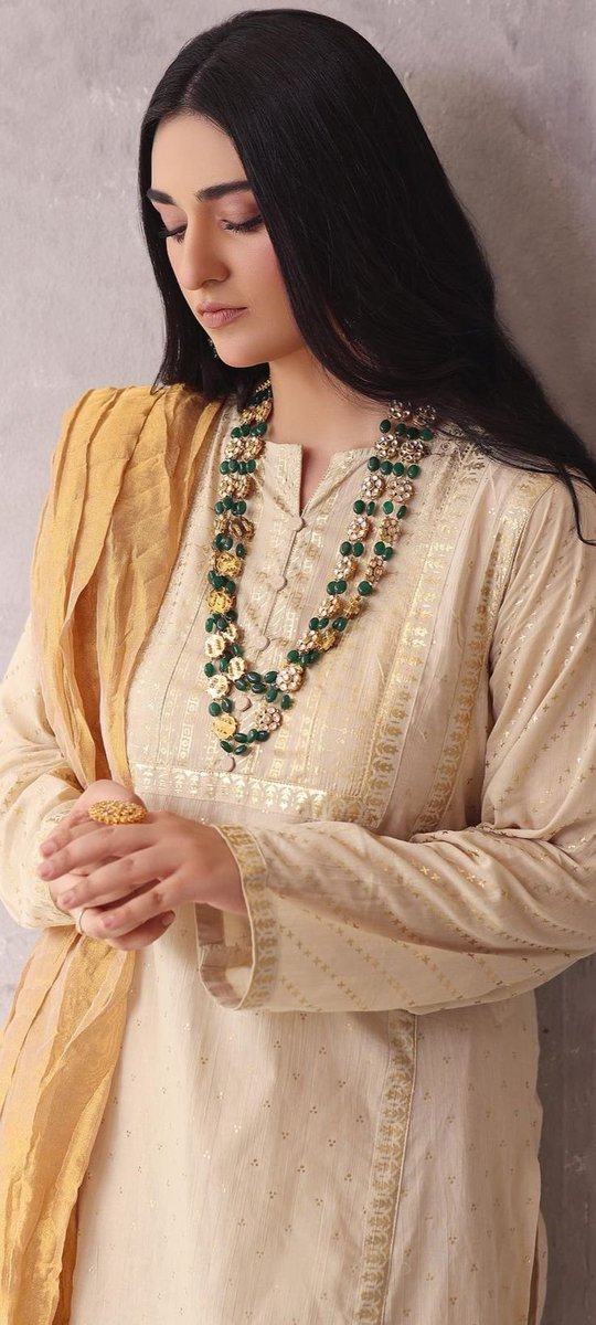 ansari8oy's tweet photo. Kal Mera ,, Olympians champion ship Tha  ,, aur main Pose de Raha tha uss waqt  meri Nazar Sara par Giri uff Omg , I am Shocked looking her Looks ,so stunning then ,, Usne Mere Saath pics Nikali aur Usne Kaha Tum Bahut Strong ho ,Maine kaha thank you Fir uske Saath Dinner kiya , https://t.co/LtHRRRGLKz