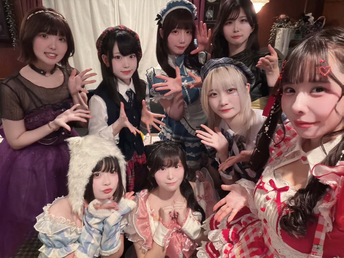 saihate_maid's tweet photo. 🐱0926🐱

にゃこ生誕おーぷん🍰

👑にゃこ
❤️天使来夢
💛ぽてち
💚奏
🤍つの
🖤なずな
🩵りつき
💙こしあん

本日満席時60分制です🌟みんなアイドル〜〜！！
かわいいグッズもあります🎶

全人類お待ちしておりますー！ https://t.co/5h2DxGmIIG
