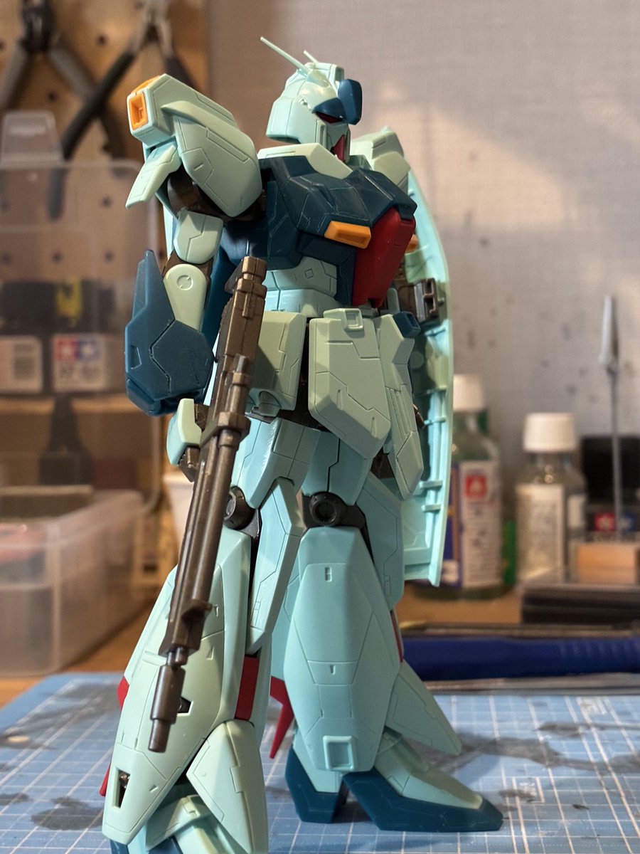 sac01225698's tweet photo. #みんなでプラモ部
HGUCリガズィ作成進捗🤨
本体ディテールアップやっと終わりー😅最近集中力が続かなくてやたら時間かかりました。後はバックパックだけ。
塗装もどのようにして行くか考えないとなぁ …🤔 https://t.co/hfYyZsOHFK