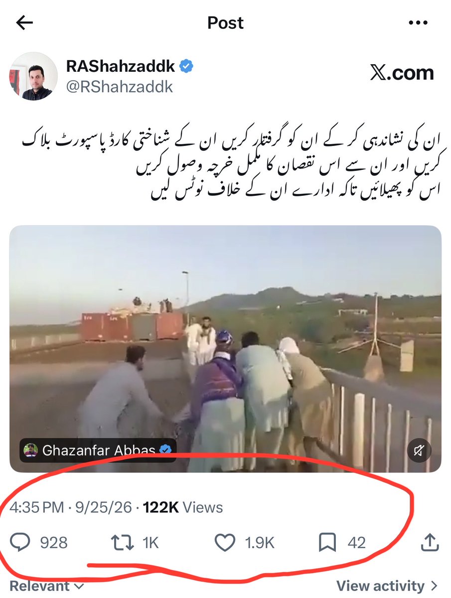 RShahzaddk's tweet photo. اس پوسٹ کی انتشاری ٹولے کو بہت تکلیف ہے ایک ہزار کے قریب کمنٹ کر ڈالے ہیں گالیاں دھمکیاں بدعائیں اور جانے کیا کیا کہہ رہے ہیں 
ہر انتشاری کا شناختی کارڈ اور پاسپورٹ بلاک ہو گا یہ کام پہلے بھی ہو چکا  آئیندہ بھی ہو گا اور ان کو بچانے بھی کوئی نہی نکلے گا
احتجاج کیجئے تنقید کیجئے حکومت کو برا بھلا کہیں مگر تشدد مار دھاڑ قومی املاک کو نقصان مت پہنچائیں ورنہ  کا ہرجانہ آپ کو بھرنا پڑے گا