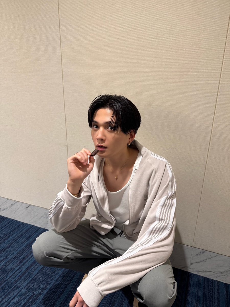 yuseiyagi_YY's tweet photo. ちょっと苦いチョコ食べた🍫

ゆせ https://t.co/hDrg0hqiAz
