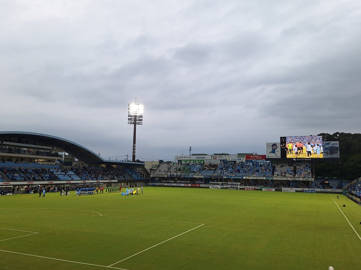 hiyoderby's tweet photo. 開幕戦ぶりにヤマハ来られたー｡ﾟ(ﾟ´Д｀ﾟ)ﾟ｡今日はここから！
このまま小雨でもってほしいなぁ、、、 https://t.co/dTnQDXEwCE