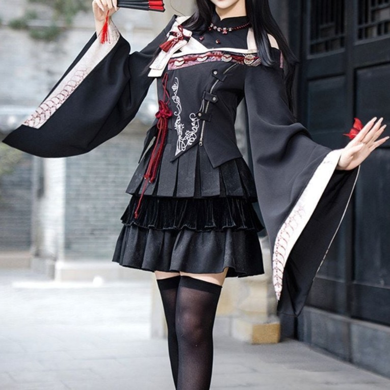 Maidens_Reve's tweet photo. 💕Maiden's Rêve プレゼントキャンペーン°˖✧
🎁黒紅華チャイナゴシックフレアセットアップ🎁　💗アイテム詳細はリプ欄へ💗

🎀参加条件🎀
@Maidens_Reveをフォロー＆リポスト
締切：10/26
❣希望サイズをコメント／
引用リポストで当選率UP❣ https://t.co/nGCGEoFPhF